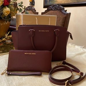 Michael Kors handbag set w matching wallet satchel